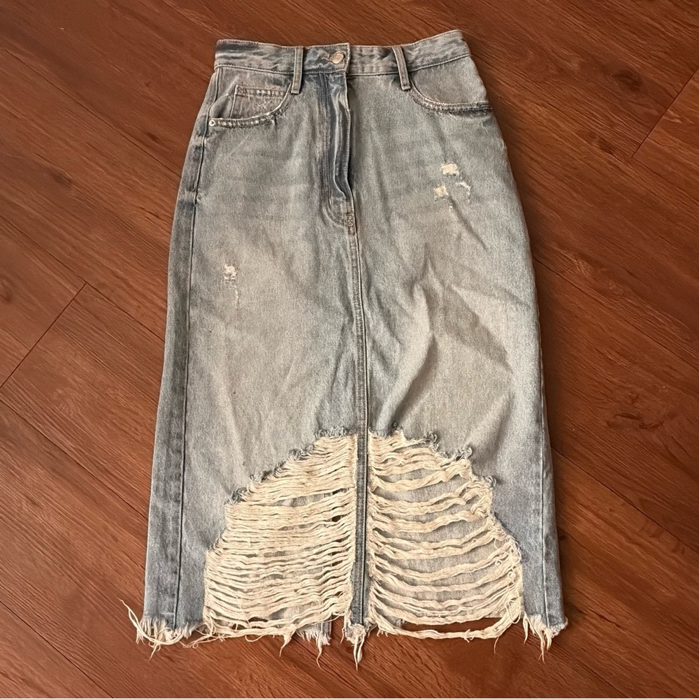 Zara Trafaluc Denim-Light Distressed skirt Sz. XS